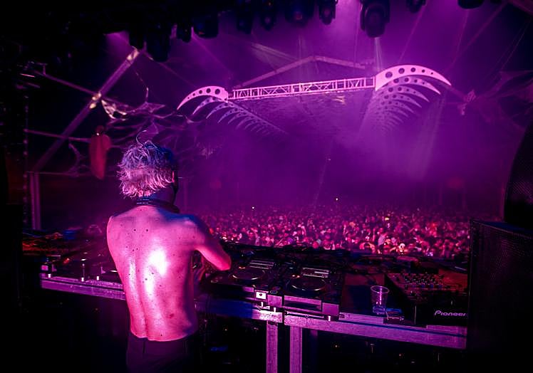 I Hate Models en una de sus sesiones en el carpazo del Dreambeach.