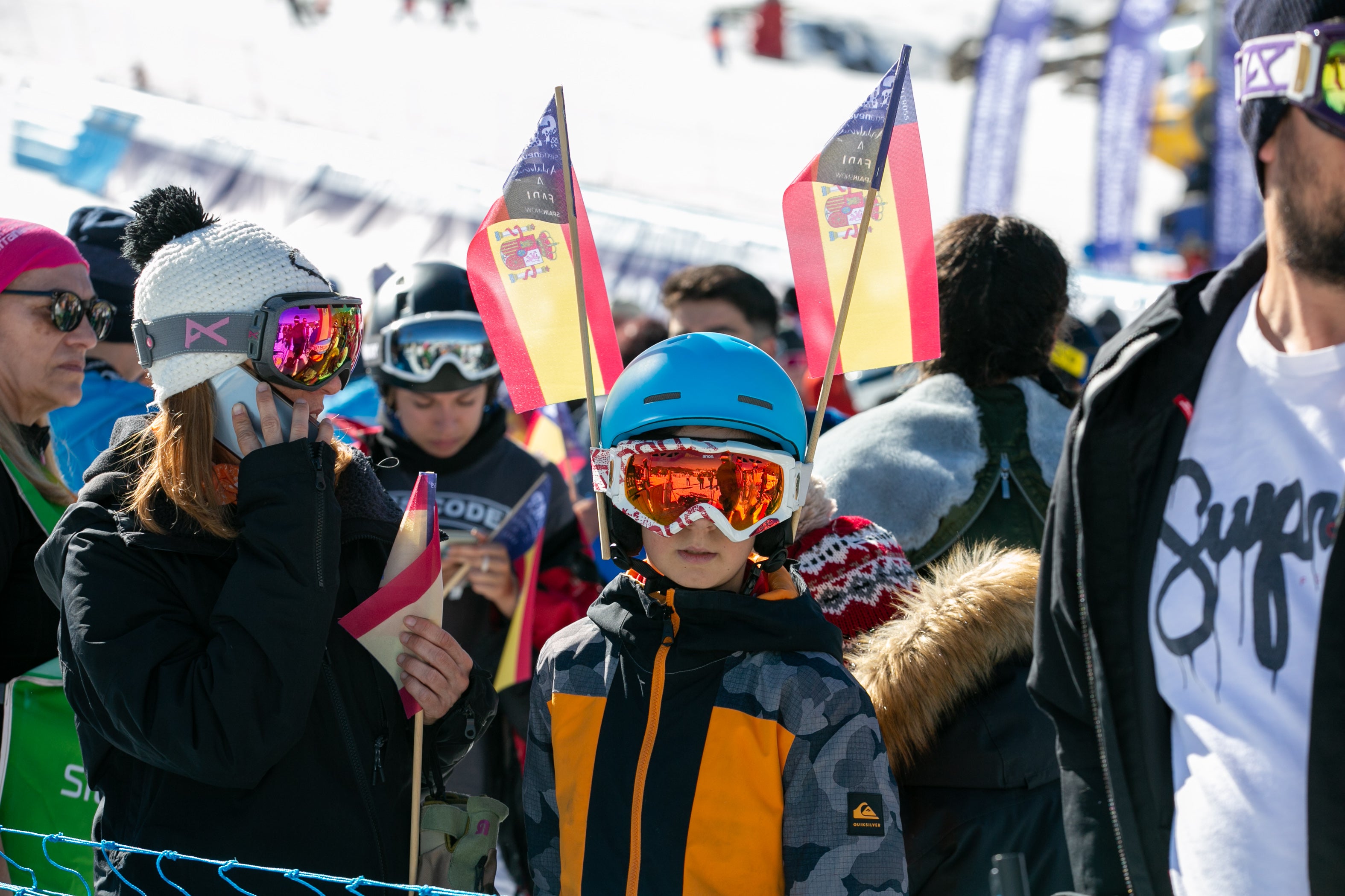 Ambientazo en Sierra Nevada en la fiesta del snowboard