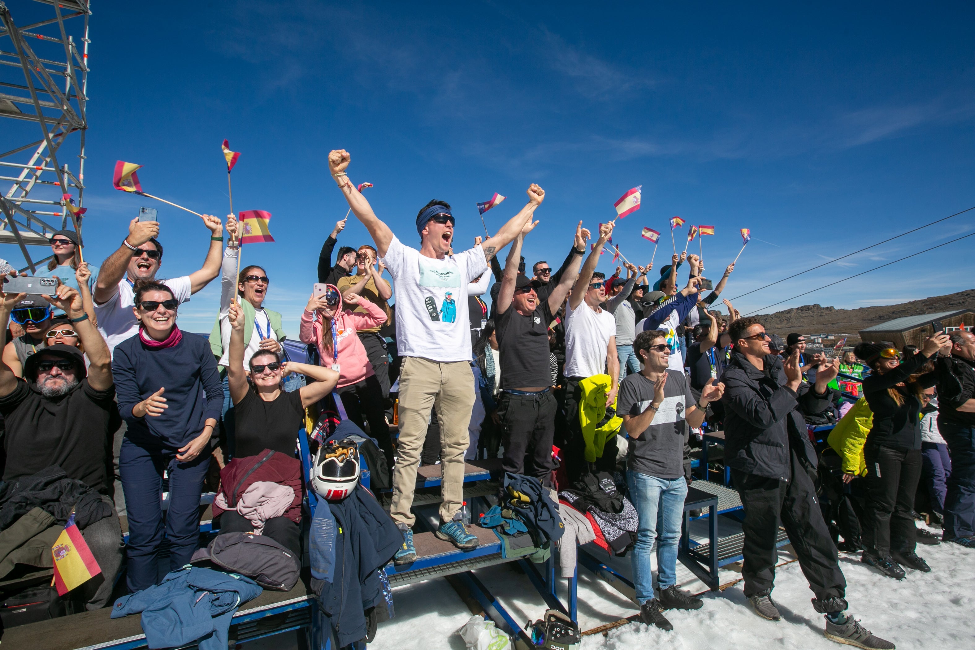 Ambientazo en Sierra Nevada en la fiesta del snowboard