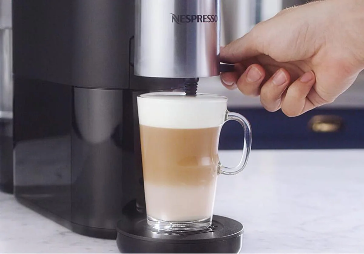 Nespresso Inissia Negra + Espumador de Leche Máquina de café - cvillegas