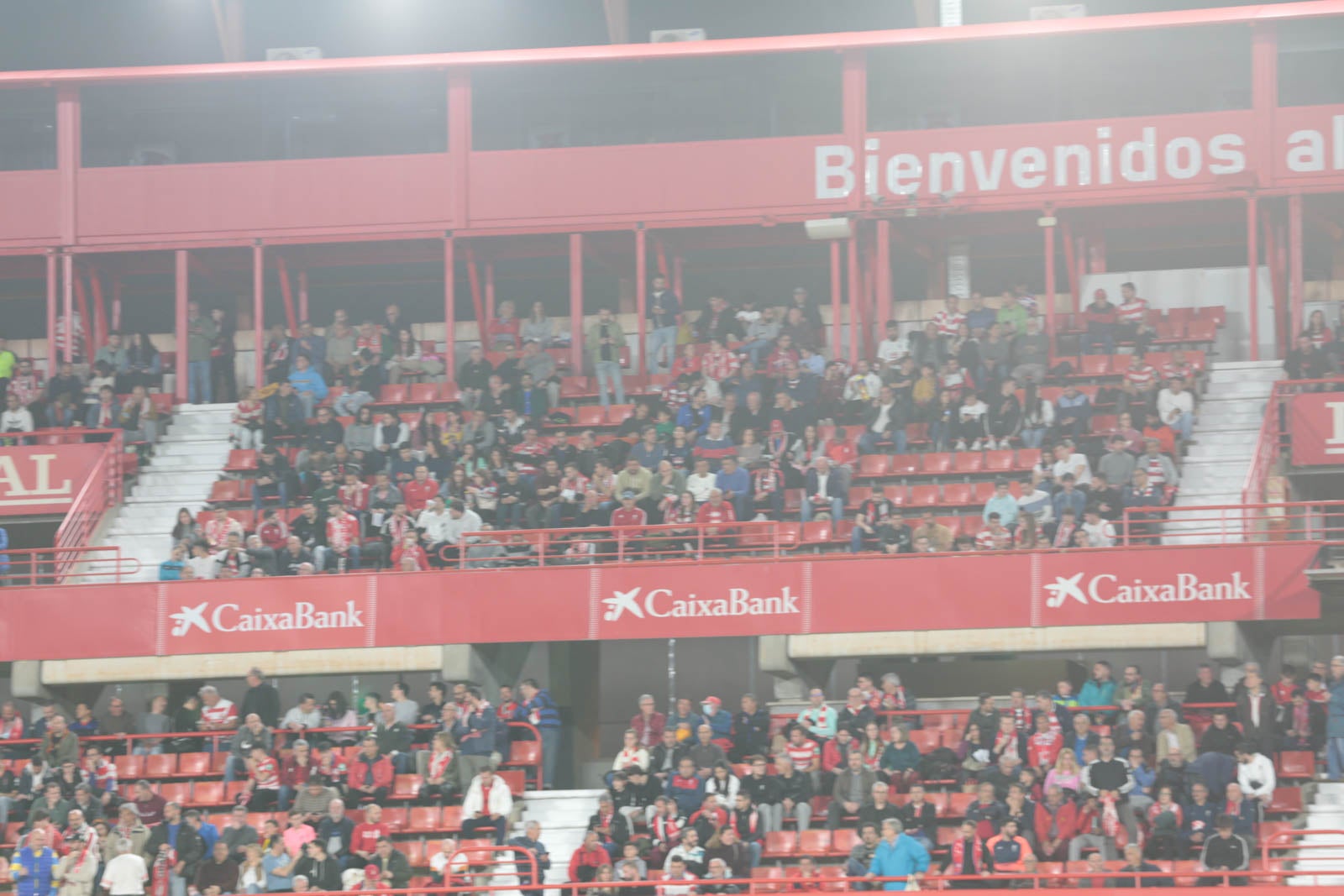 Encuéntrate en la grada en el Granada - Ponferradina