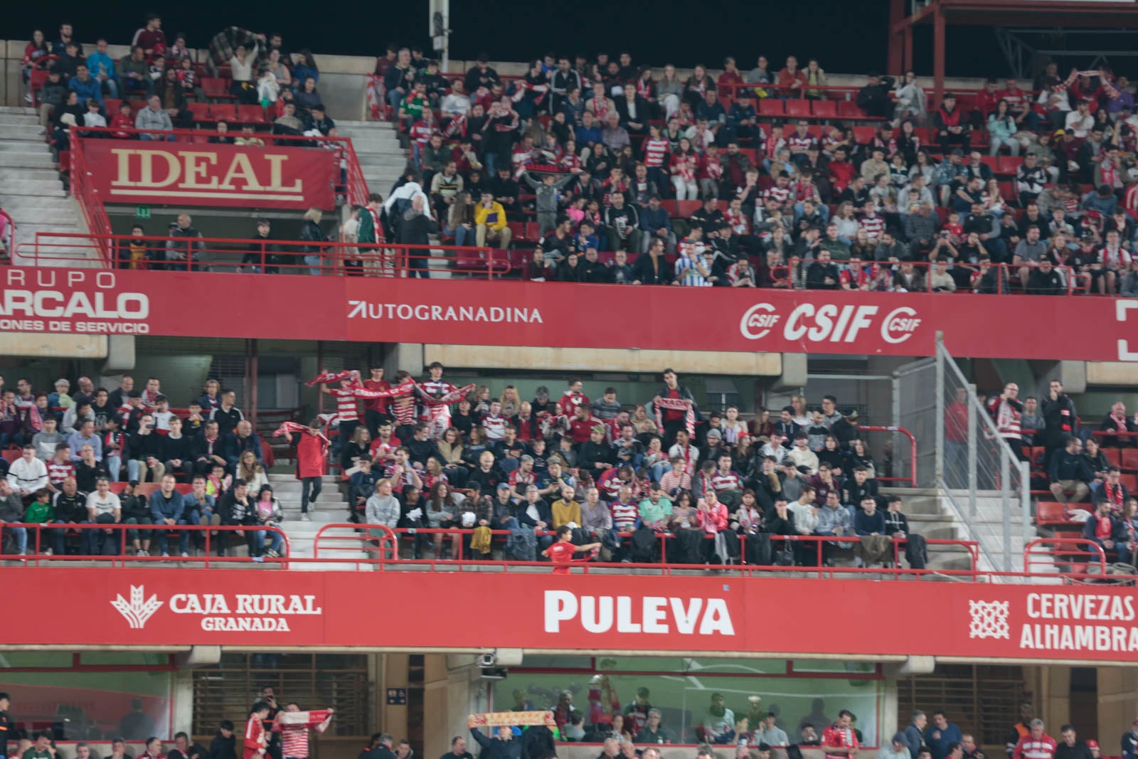 Encuéntrate en la grada en el Granada - Ponferradina
