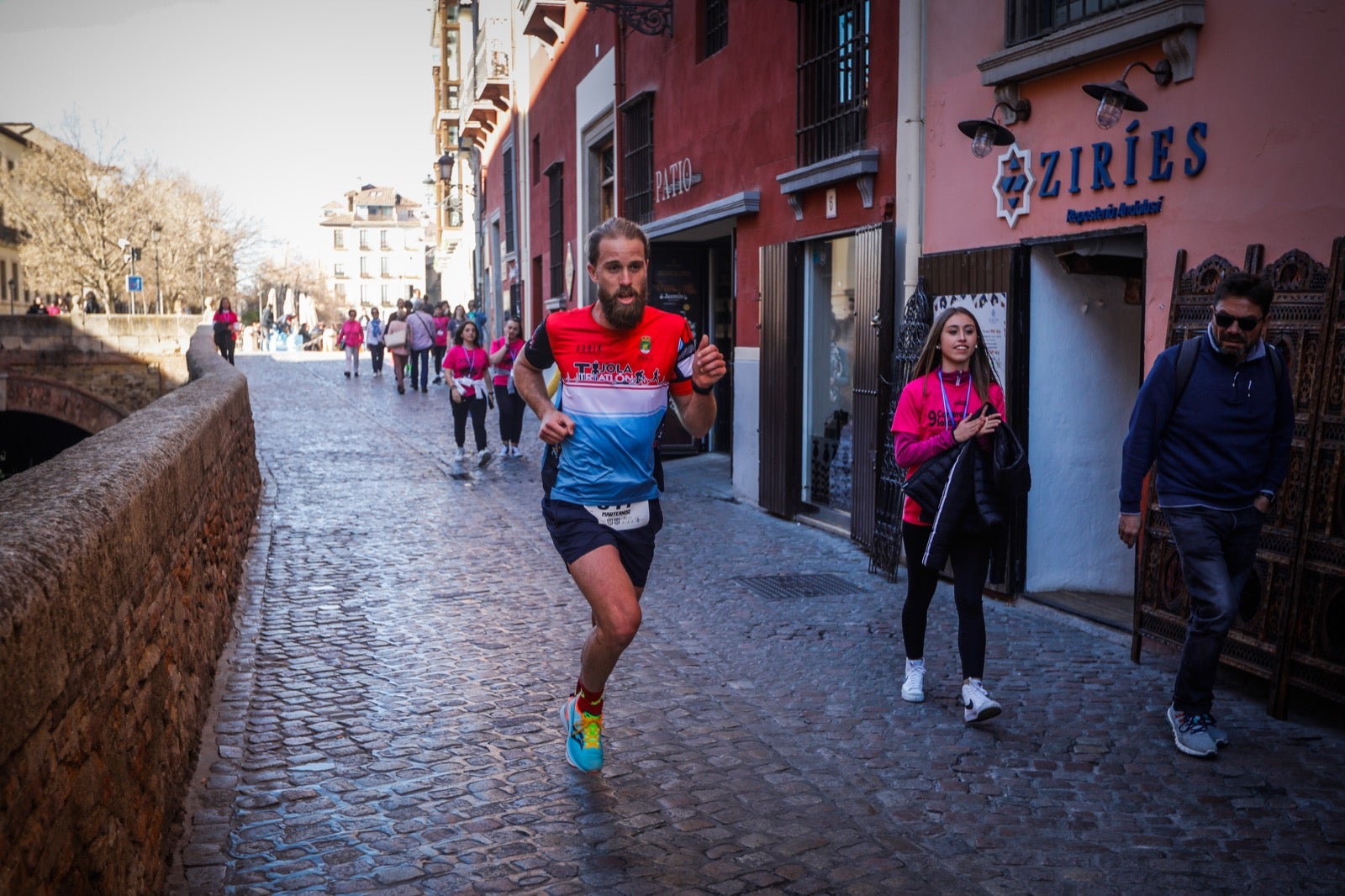 Encuéntrate en la Carrera del Ave María de Granada