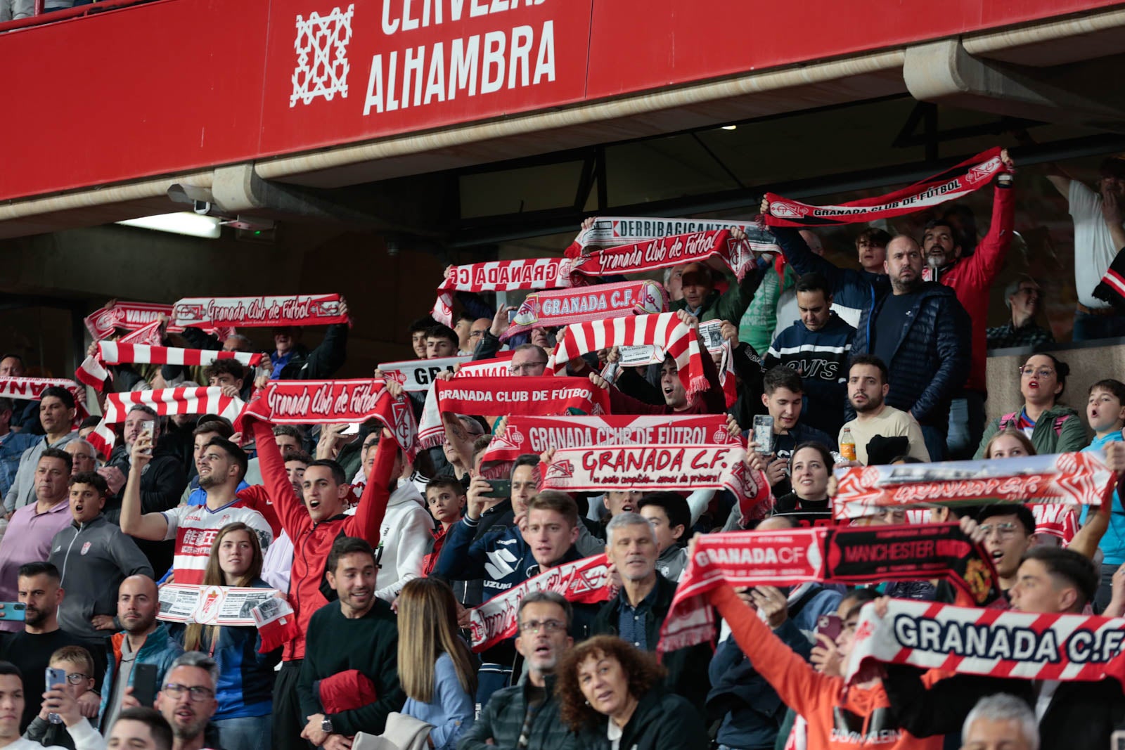 Encuéntrate en la grada en el Granada - Ponferradina