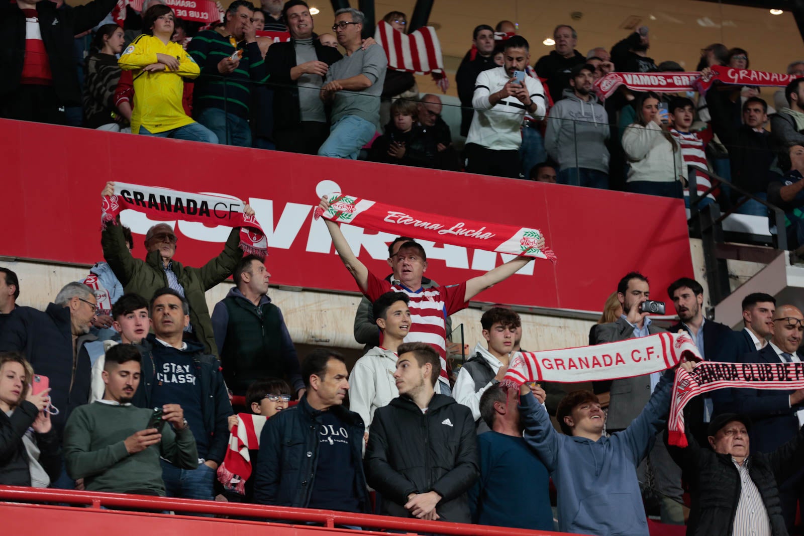 Encuéntrate en la grada en el Granada - Ponferradina