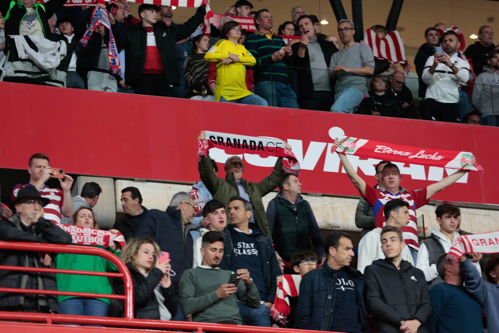 Encuéntrate en la grada en el Granada - Ponferradina