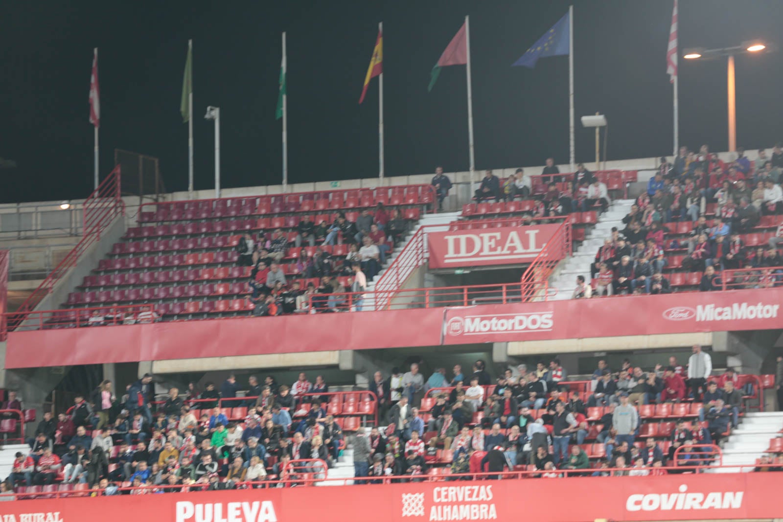 Encuéntrate en la grada en el Granada - Ponferradina