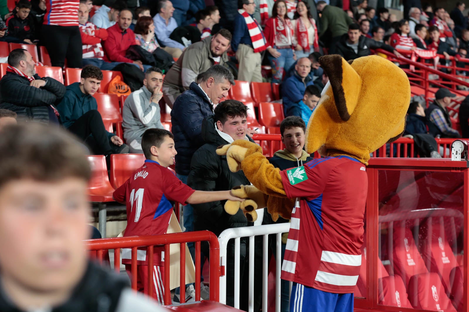 Encuéntrate en la grada en el Granada - Ponferradina