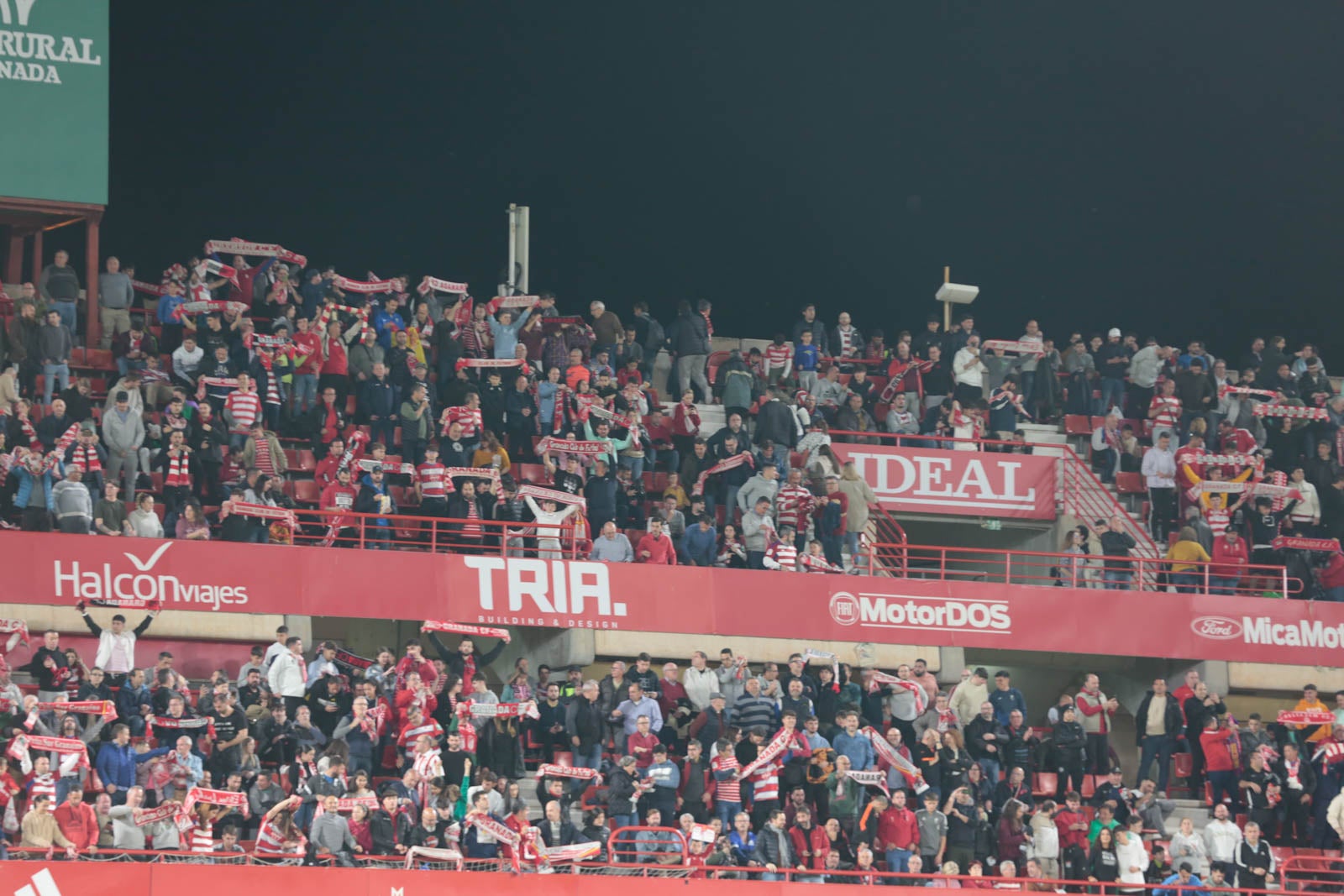 Encuéntrate en la grada en el Granada - Ponferradina