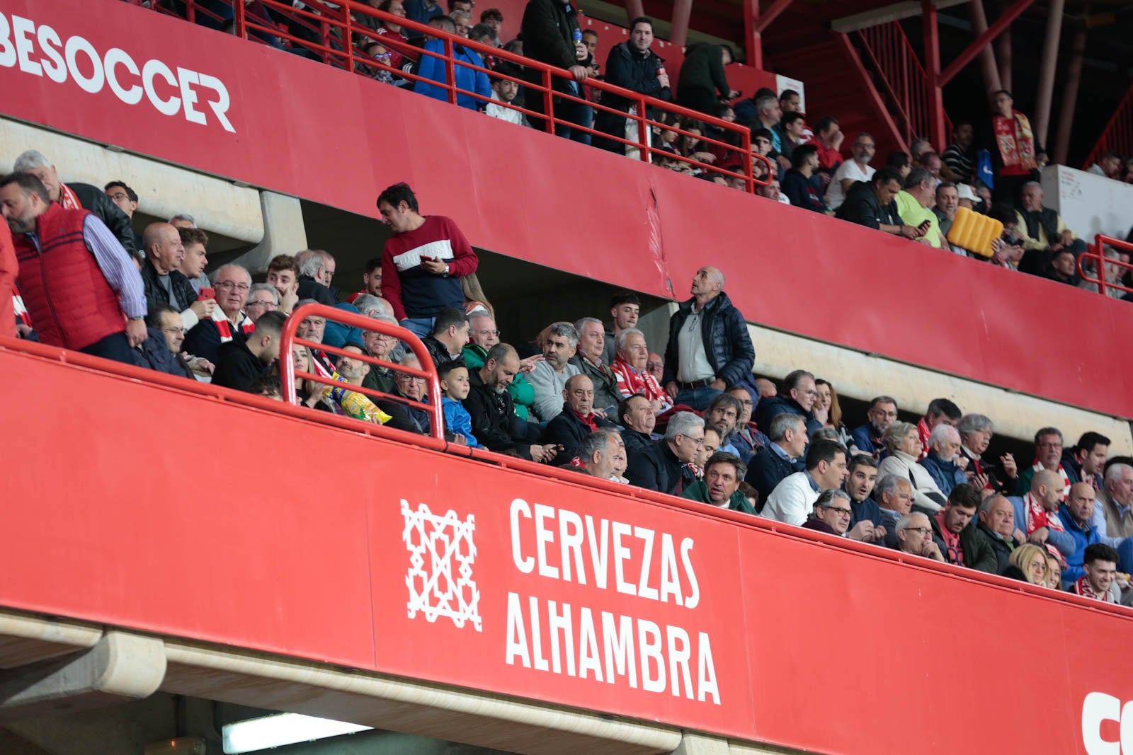 Encuéntrate en la grada en el Granada - Ponferradina