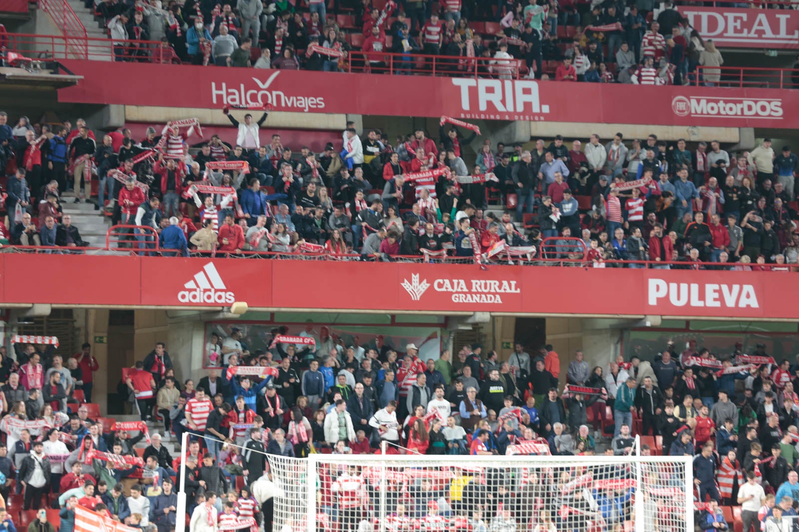 Encuéntrate en la grada en el Granada - Ponferradina