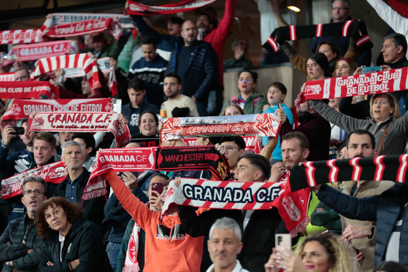 Encuéntrate en la grada en el Granada - Ponferradina