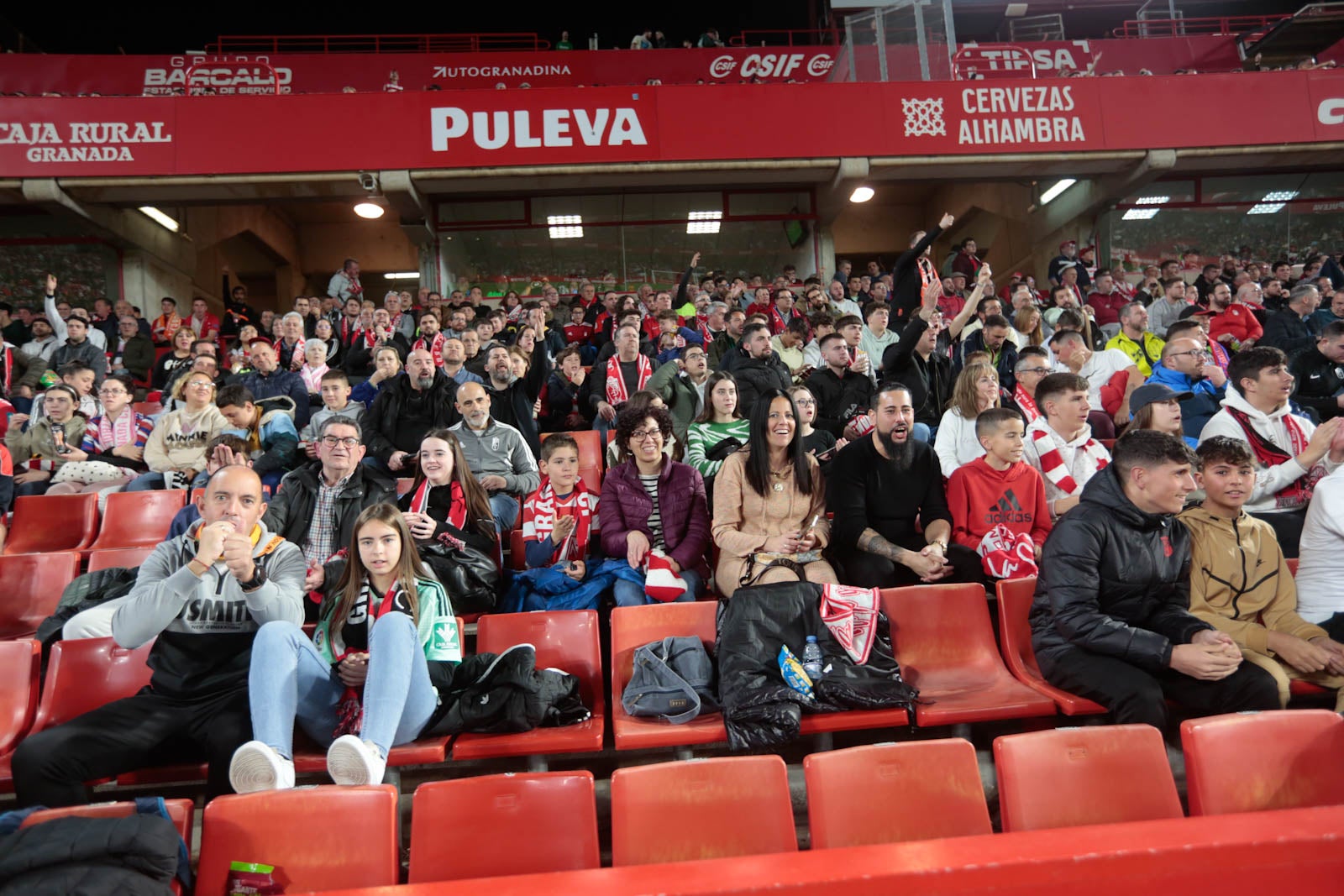 Encuéntrate en la grada en el Granada - Ponferradina