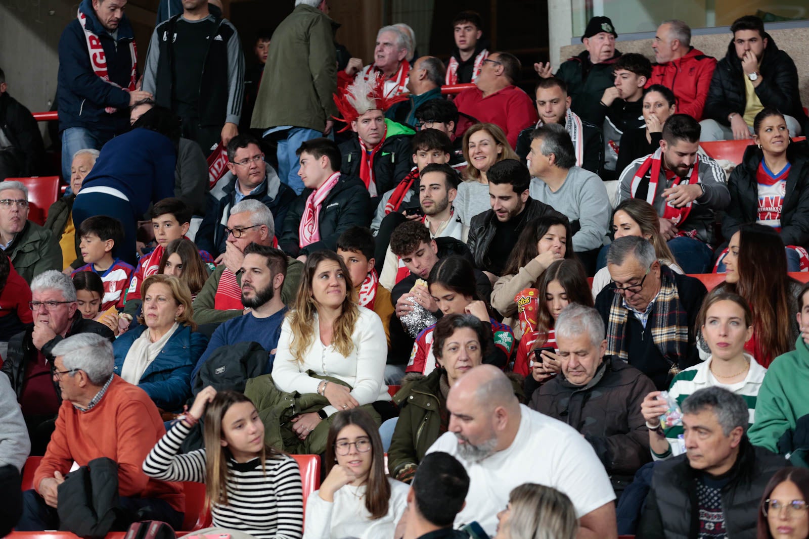 Encuéntrate en la grada en el Granada - Ponferradina