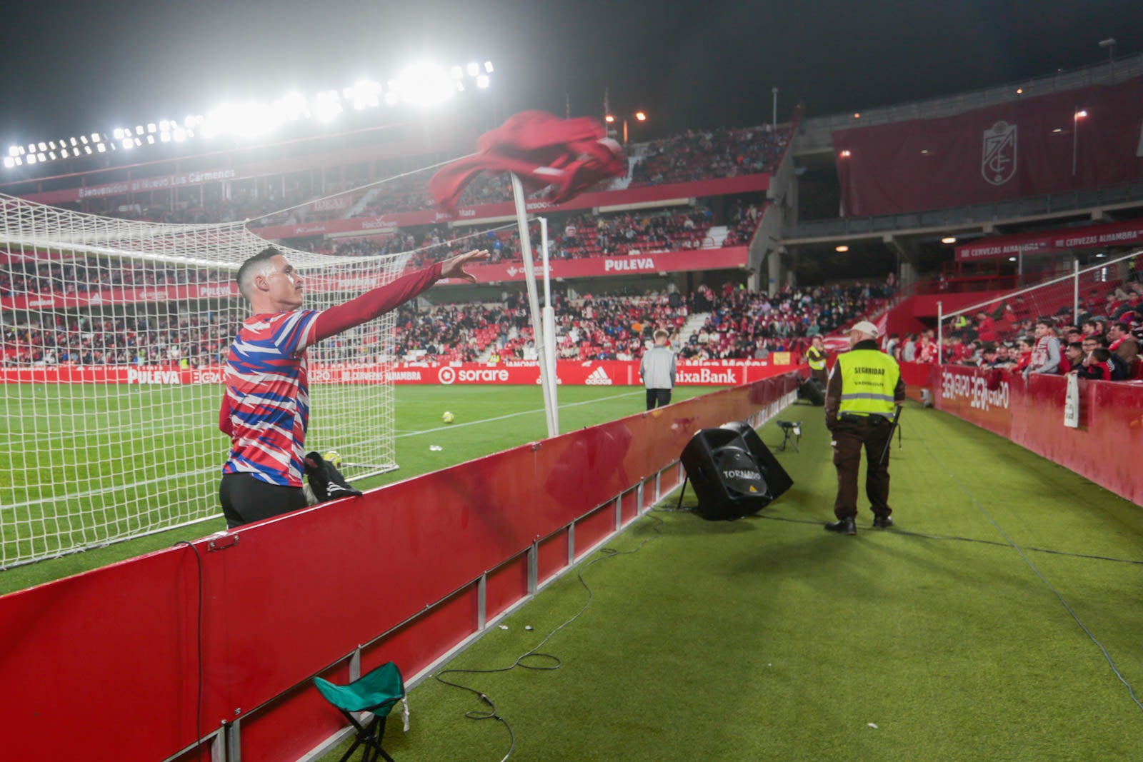 Encuéntrate en la grada en el Granada - Ponferradina