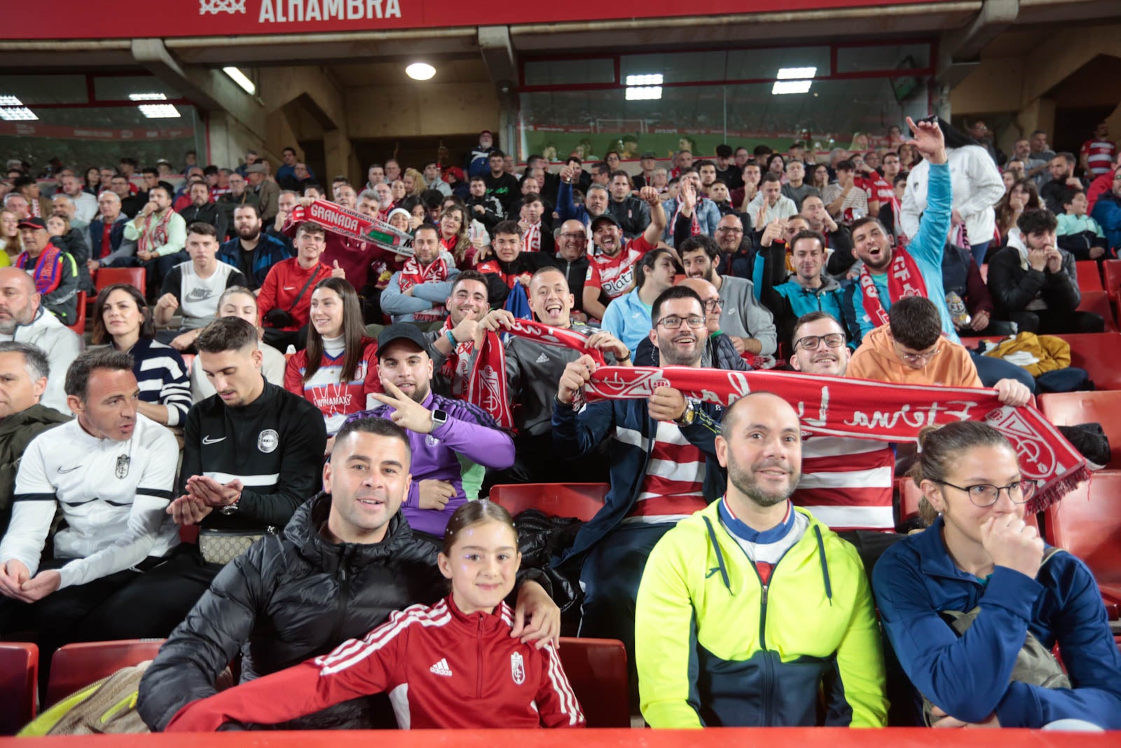 Encuéntrate en la grada en el Granada - Ponferradina