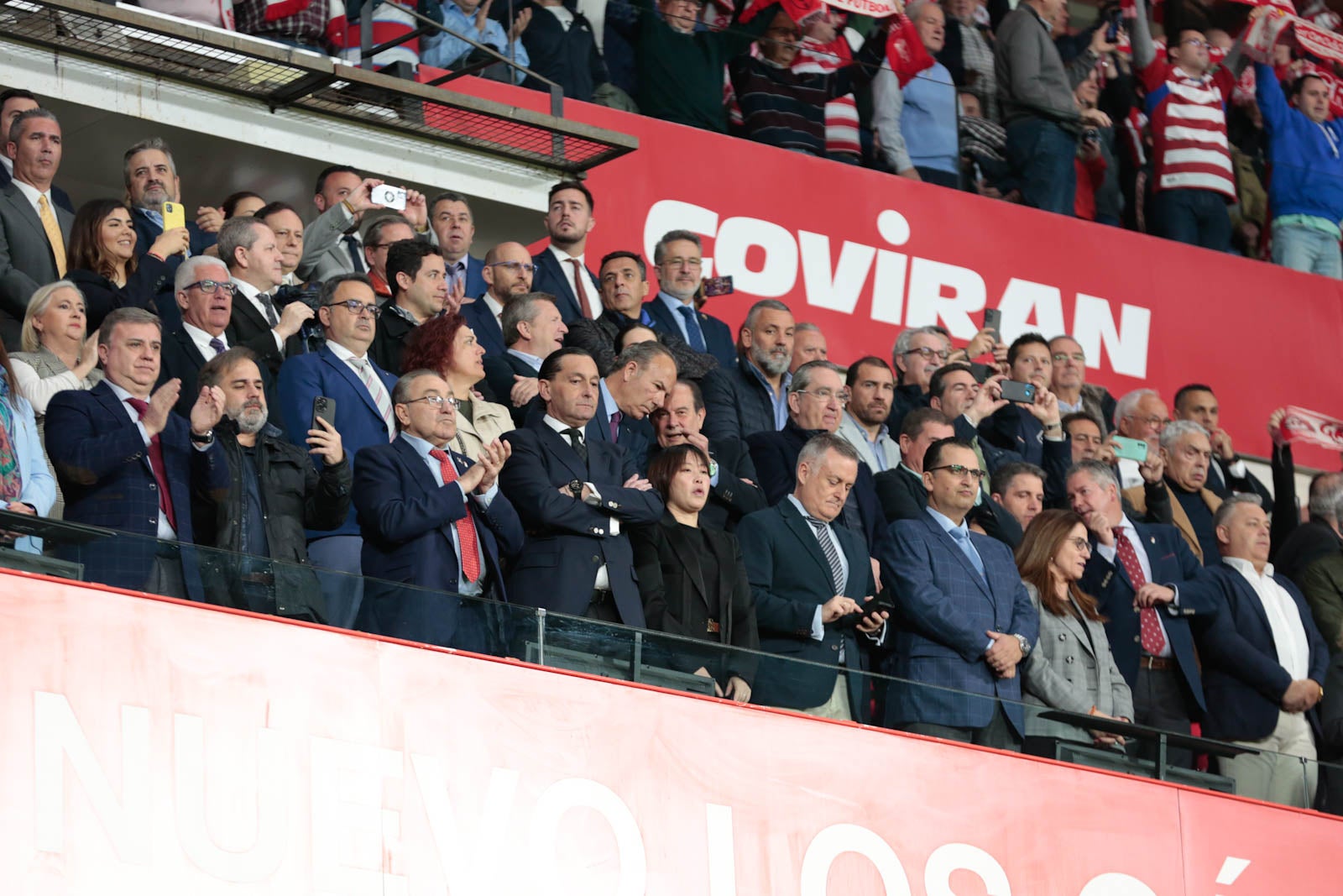 Encuéntrate en la grada en el Granada - Ponferradina
