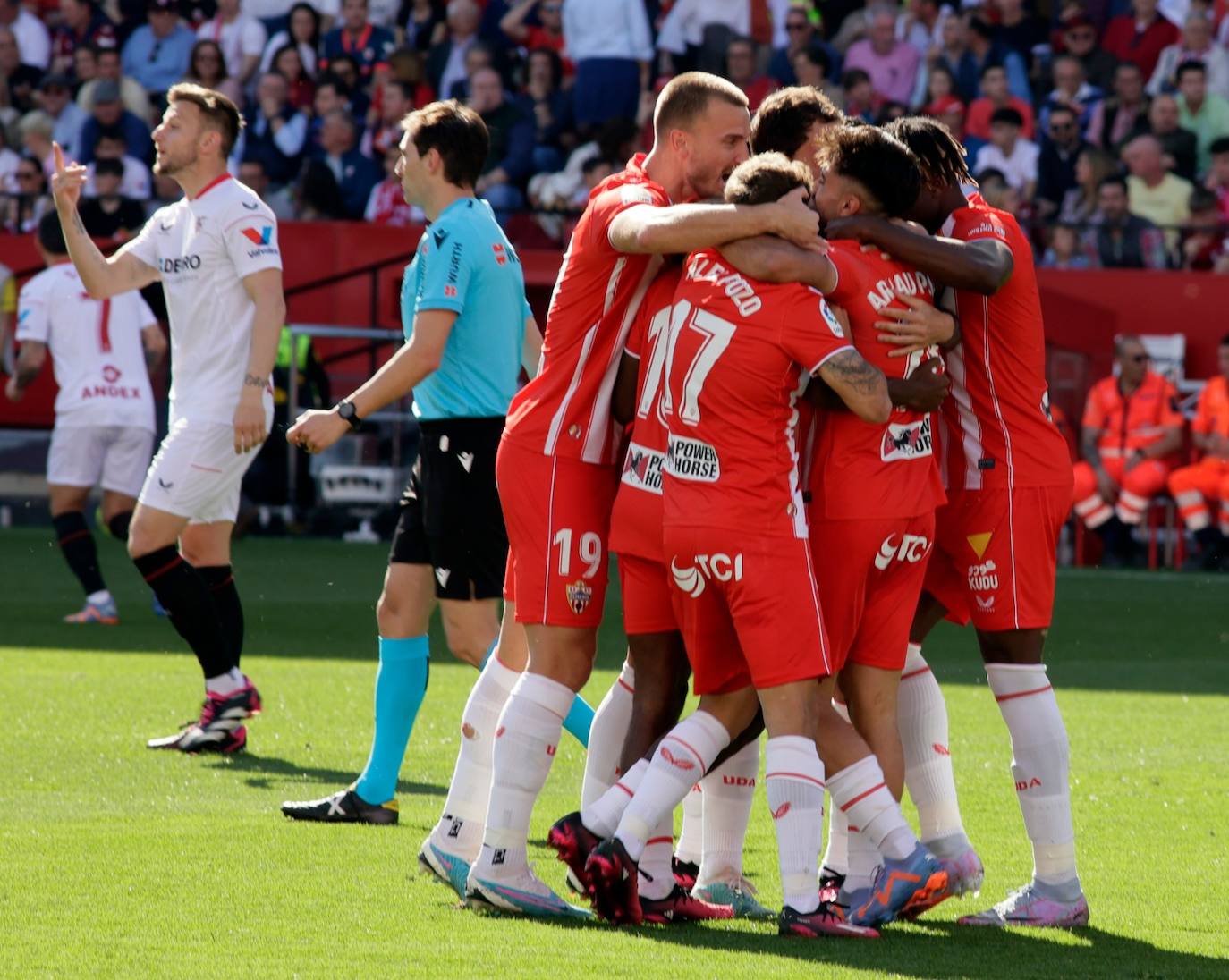 Las imágenes de la derrotas del Almería ante el Sevilla