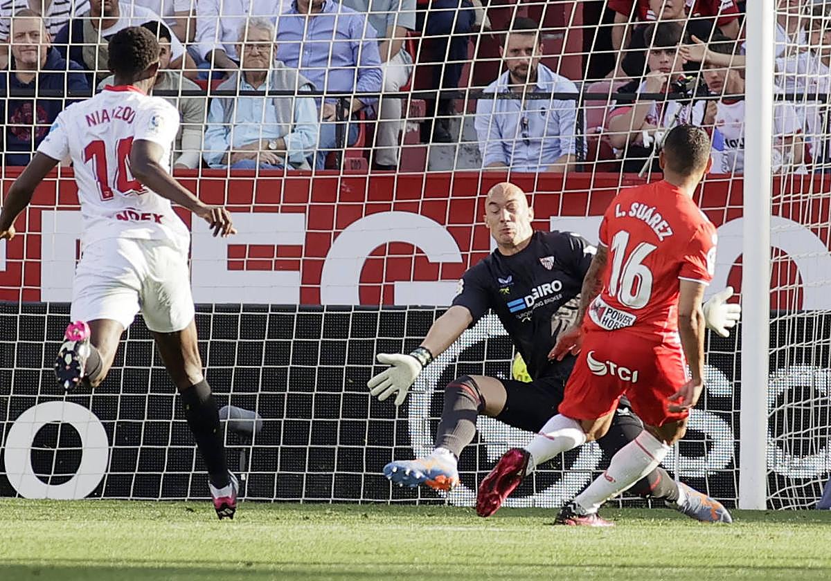 El Almería tuvo ocasiones para haber ganado en Sevilla.
