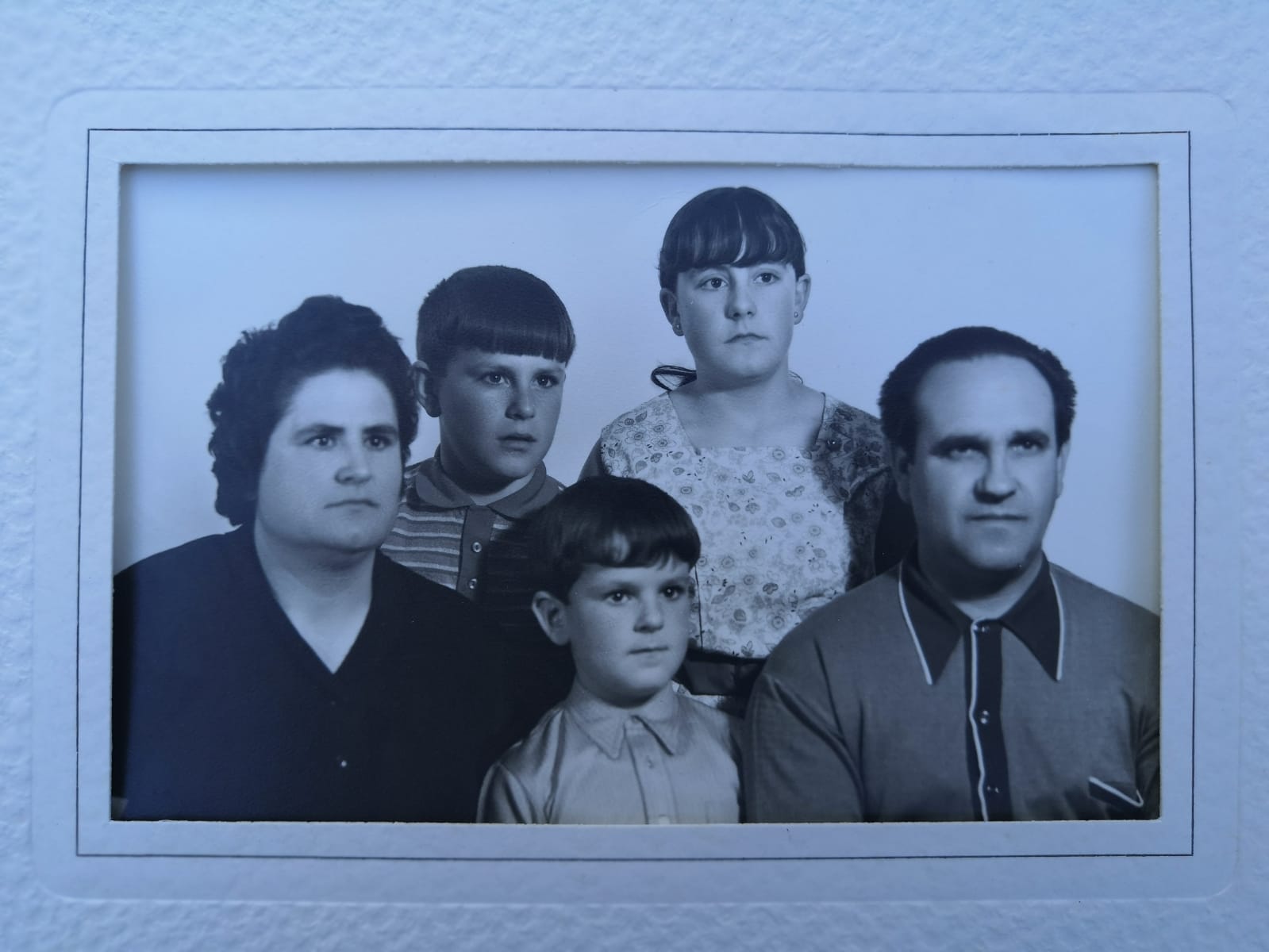 Imagen principal - Patrocinio, inmortalizada en familia; trabajando en el campo; y con un bisnieto.