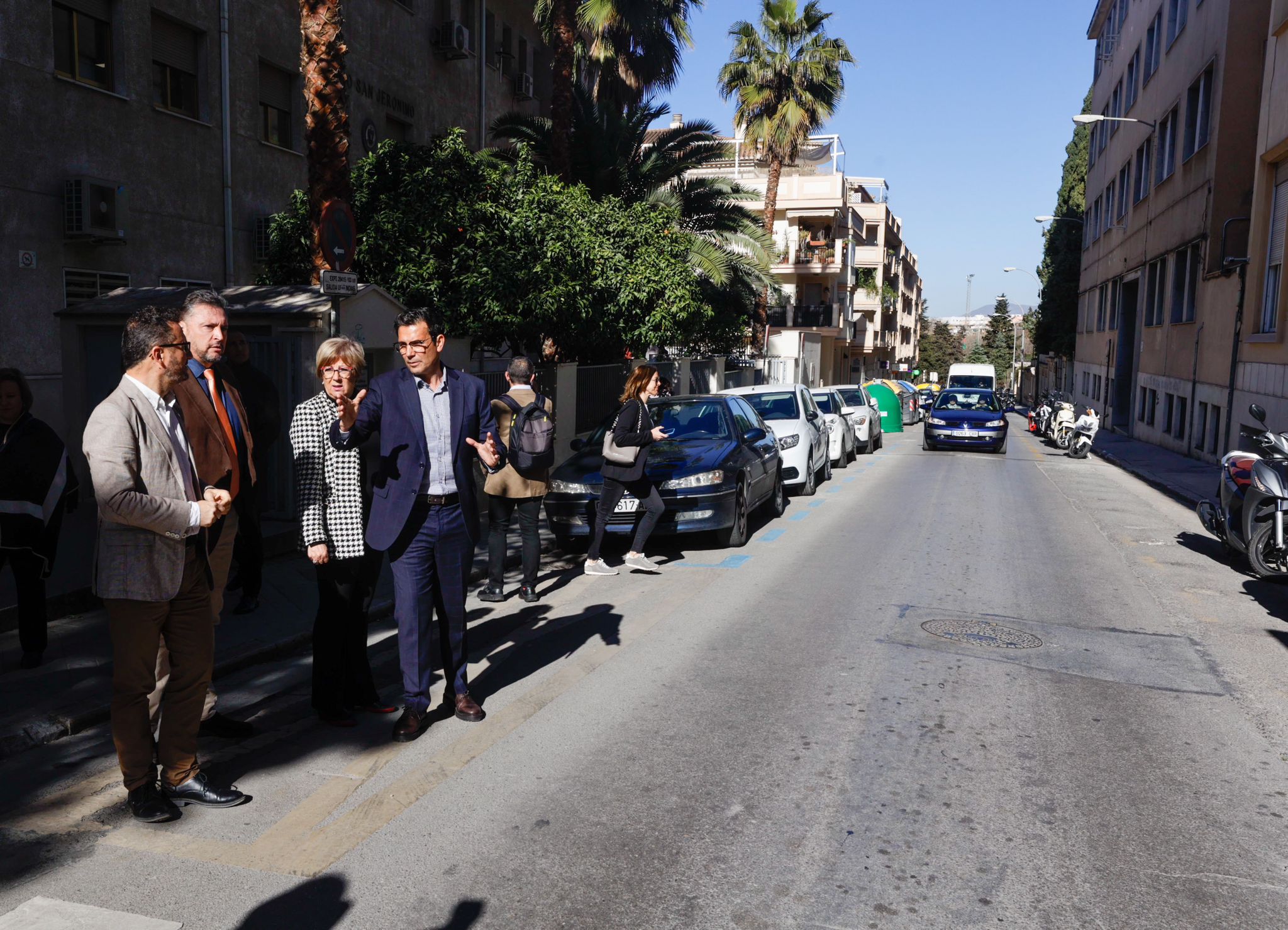 El Ayuntamiento de Granada reurbanizará por completo la calle Rector López Argüeta.