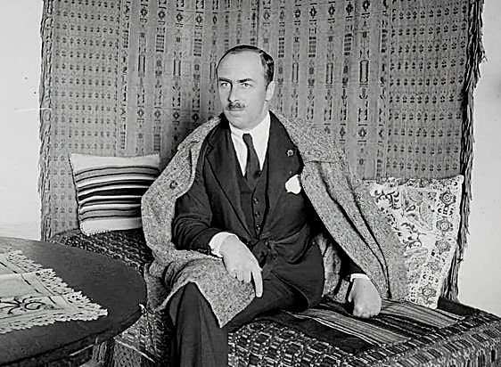 Torres Balbás tomó posesión como arquitecto conservador de la Alhambra en abril de 1923.