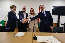 La gerente del PTS Ana Agudo, el alcalde de Ogíjares Estéfano Polo, la consejera de Fomento Marifrán Carazo y el director general de AVRA Juan Carlos del Pino.