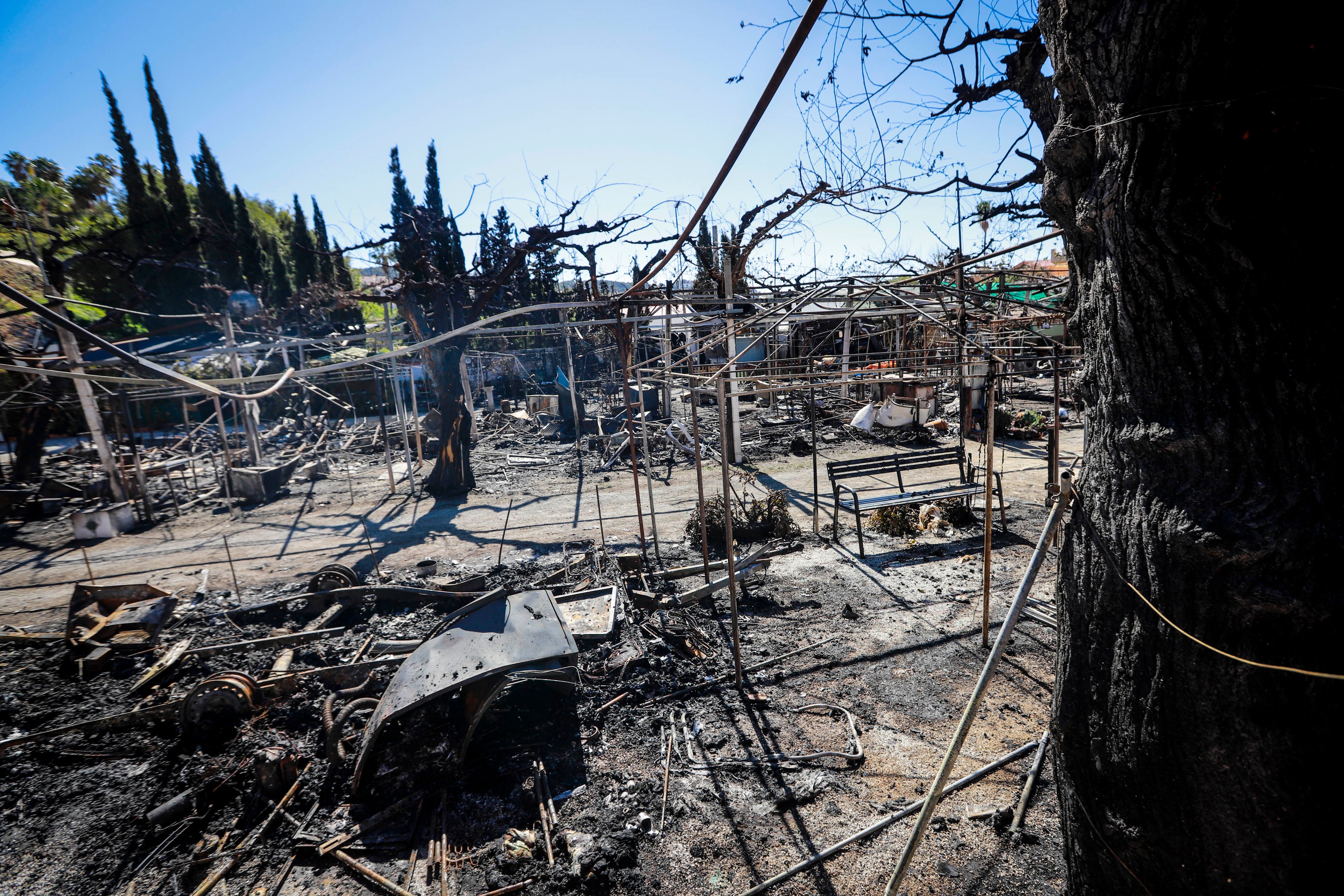 Así ha quedado el camping de La Herradura tras el incendio