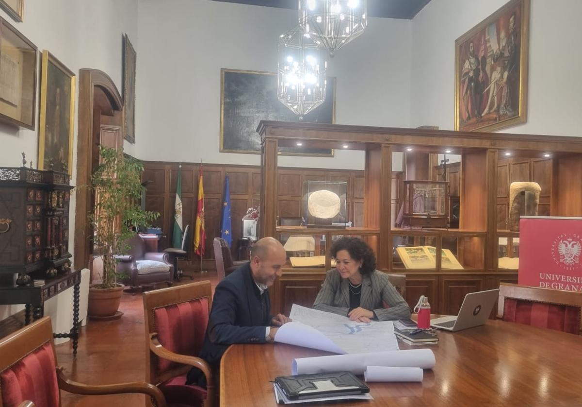 Reunión del alcalde de Otura, Nazario Montes, con la rectora de la UGR, Pilar Aranda