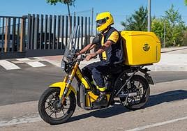 Más de 1.200 personas optan a 90 puestos de cartero en Almería