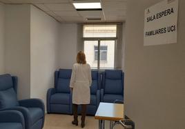 Sala de espera provisional para familiares de pacientes ingresados en la UCI.