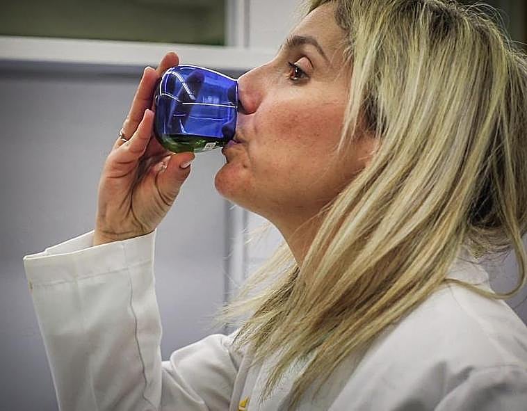 Claves para distinguir aceite virgen extra, virgen y lampante, según la UGR