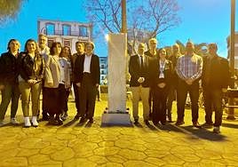 Monolito en recuerdo de las víctimas de la covid-19.