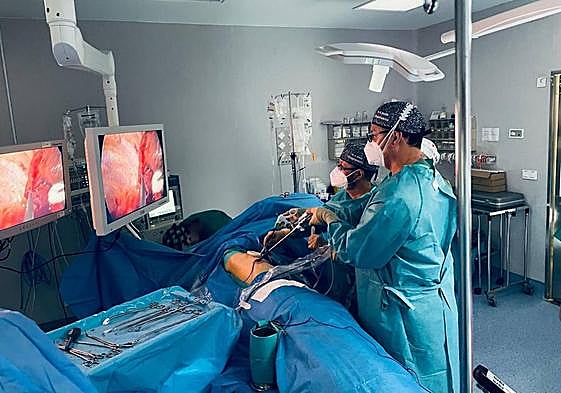 Intervención en un hospital del SAS en una imagen de archivo.