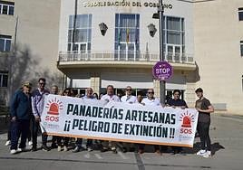 Miembros de la Asociación Provincial de Fabricantes y Expendedores de Pan durante la concentración.
