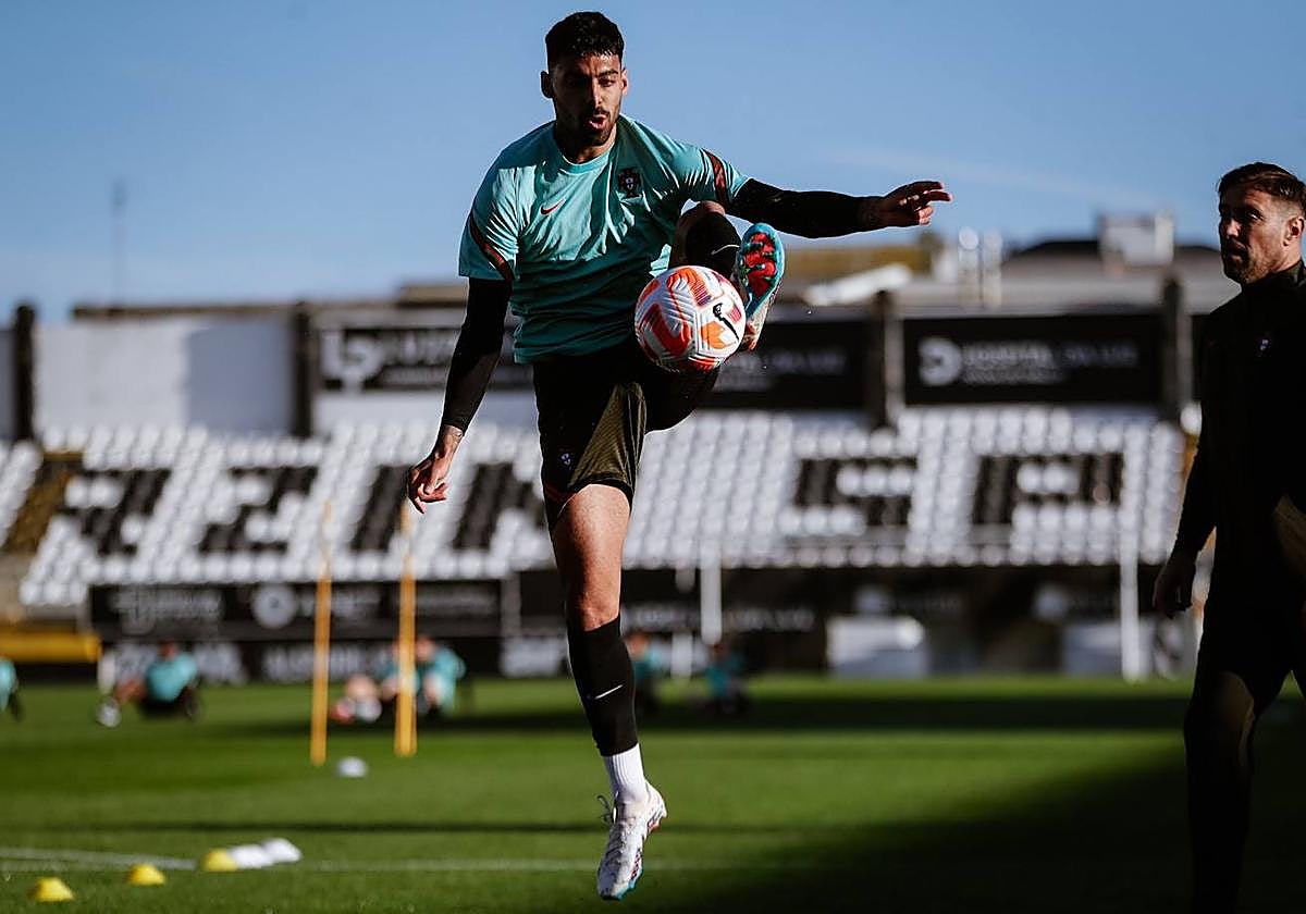 Samú Costa en un entrenamiento con la selección.