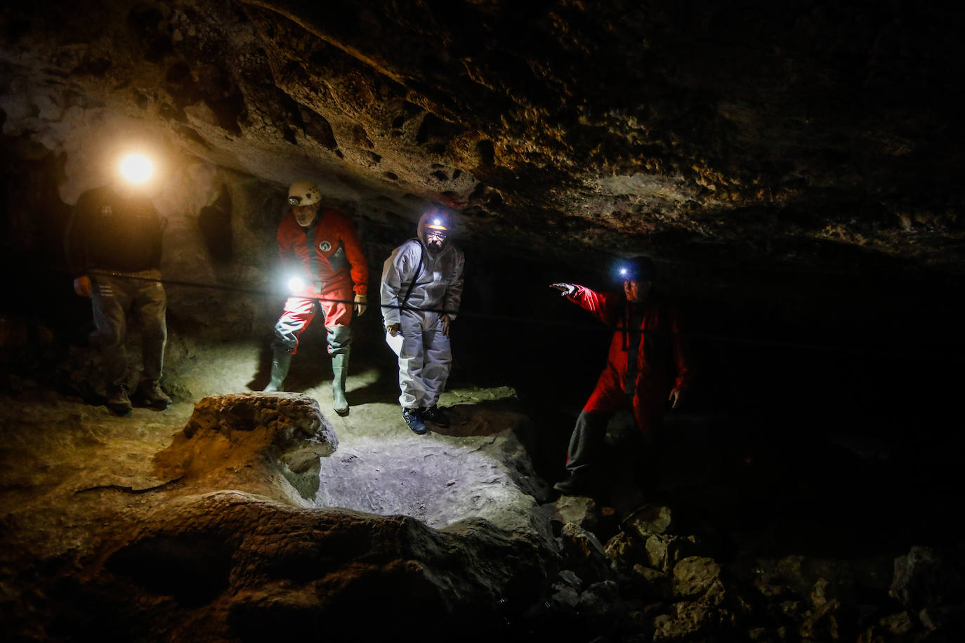 Periodistas de IDEAL junto a Pedro Cantalejo recorriendo Malalmuerzo.