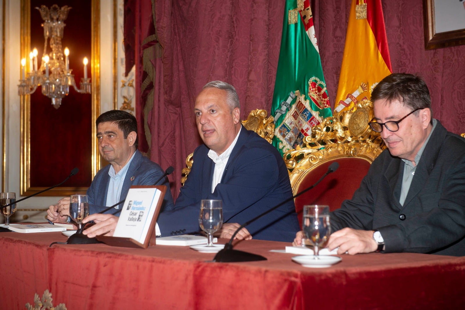 Francisco Reyes, Juan Carlos Ruiz y Luis García Montero.