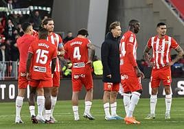 Los rojiblancos lamentan la derrota frente al Betis.