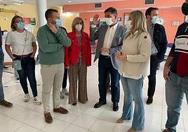Visita al centro de salud de Peal de Becerro, con la delegada Elena González.