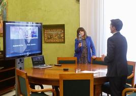 El alcalde Paco Cuenca en la reunión de los Goya.