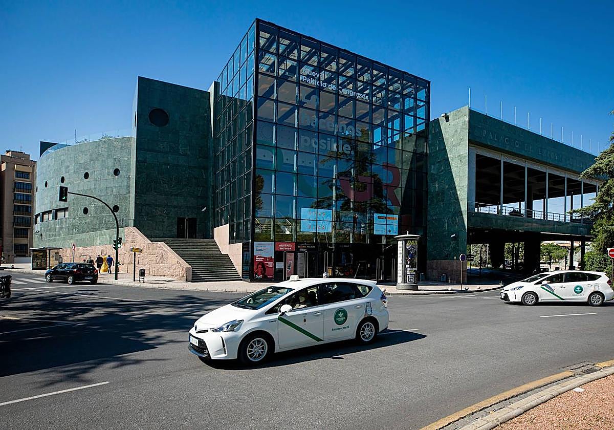El Palacio de Congresos de Granada acogerá las mesas de debate del Congreso internacional de agencias de viaje.