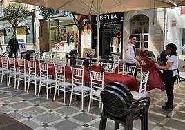 Mesas reservadas en restaurantes y cafeterías de la capital jienense, con una alta previsión de turistas.