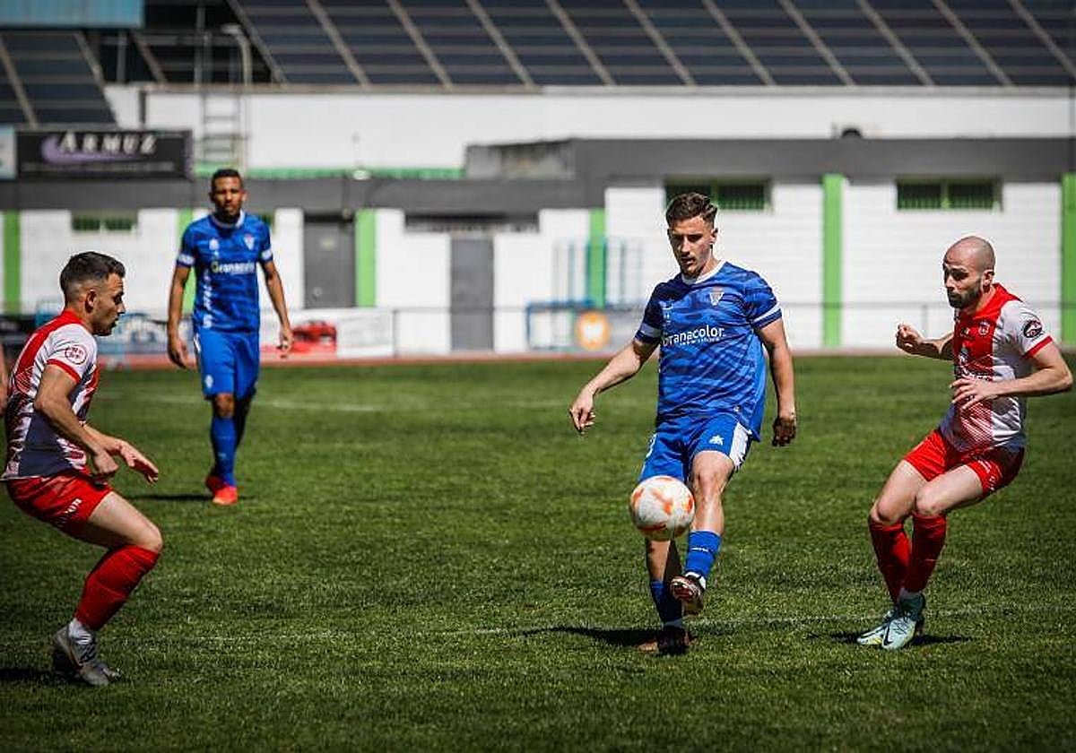 El Maracena gana en el último minuto y deja atada su permanencia