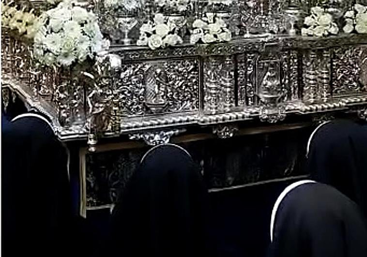 Así comienza el Lunes Santo en las Comendadoras de Santiago de Granada