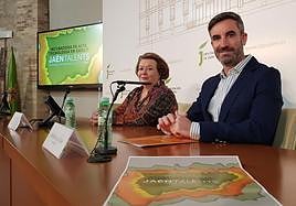 Javier de la Casa, CEO del grupo Kayzen Emprende, y la vicepresidenta Pilar Parra.