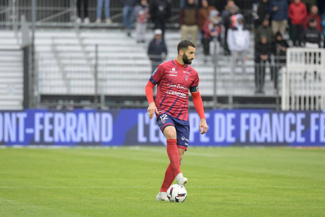 Maxime Gonalons, con el brazalete de capitán del Clermont.