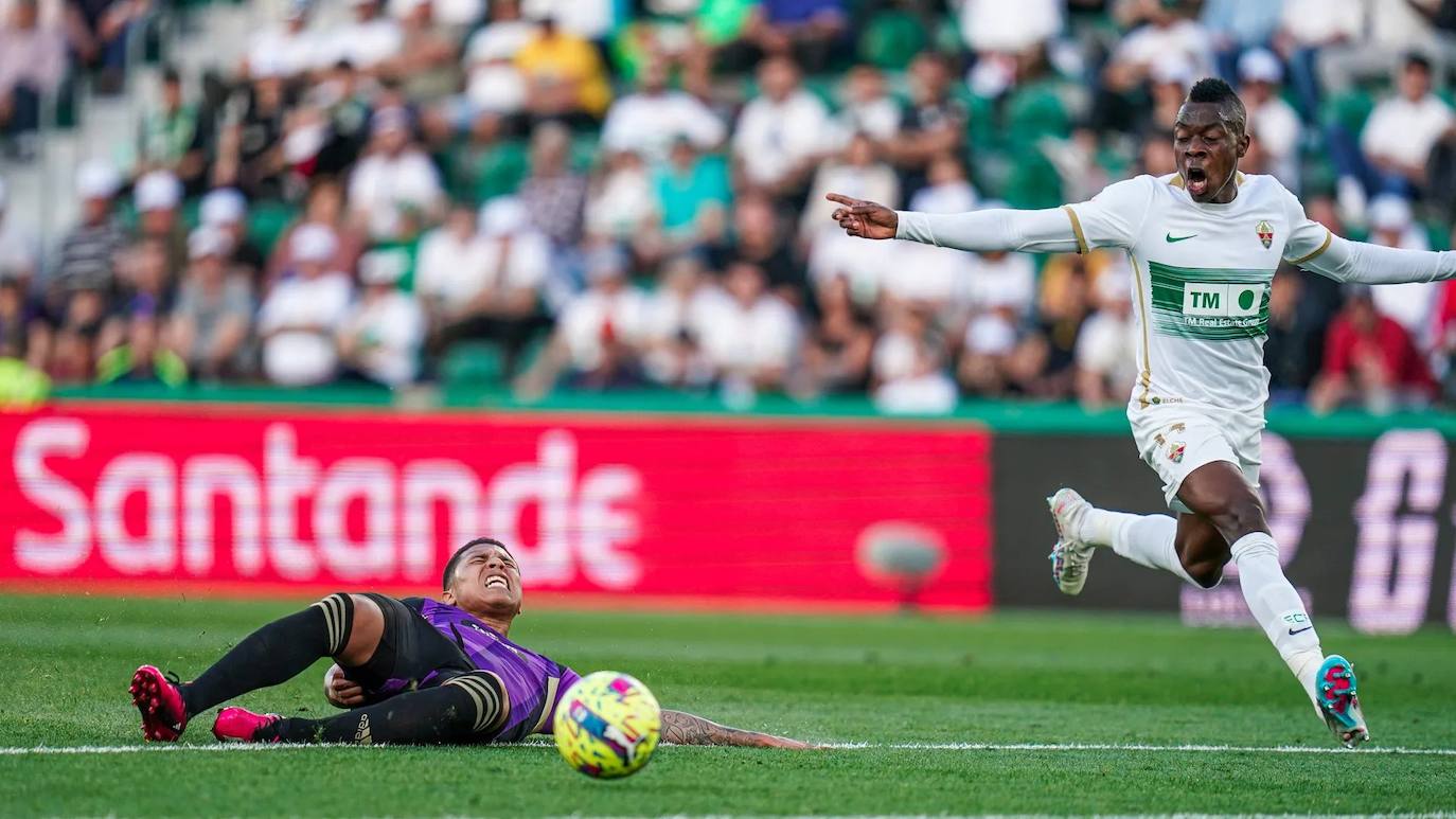 Darwin Machís, en el instante de su lesión en Elche.