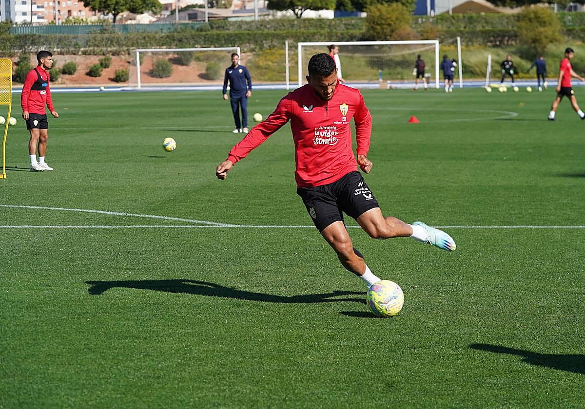 El delantero colombiano se ejercitó junto a sus compañeros en el Anexo.