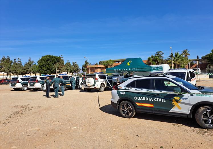 Miembros de la Unidad de Seguridad Ciudadana (Usecic) de la Guardia Civil en el puesto de mando.